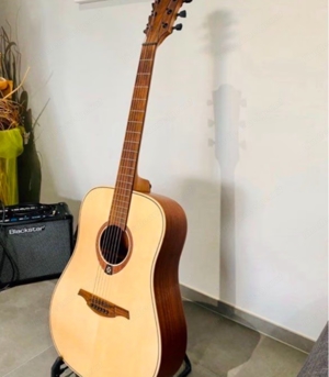 schöne LAG Tramontane T70D Gitarre mit kräftig lebendigem Sound, wie neu & dazu passender Gigbag Bild 4