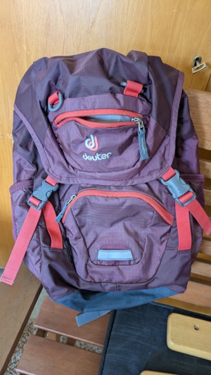 Wanderrucksack Marke deuter, dunkelrot violett