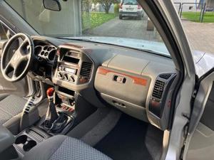 Mitsubishi Pajero Bild 14