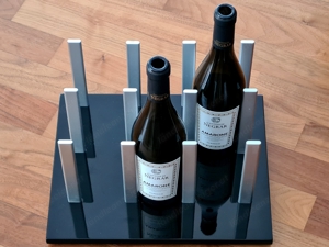 Weinregal Wand (STACT) Exklusiv, hochglänzende schwarze Oberfläche mit Aluminium - neuwertig Bild 2