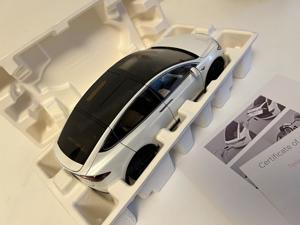 Originales TESLA  Modellauto- 5 er Set, S, X, 3er, Roadster - je 1:18, und Truck 1:24 Bild 8