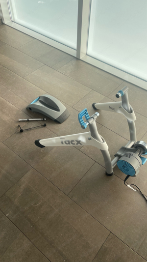 Tacx Flow Smart Hometrainer Bild 2