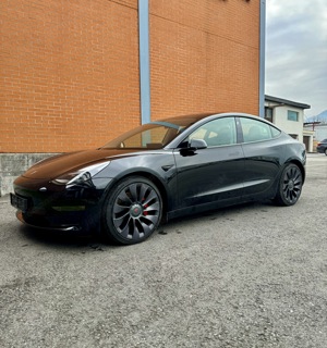 Tesla Model 3 Performance (Dualmotor-Allradantrieb)