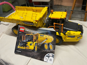 Legotechnik Volvo Dumper 42114