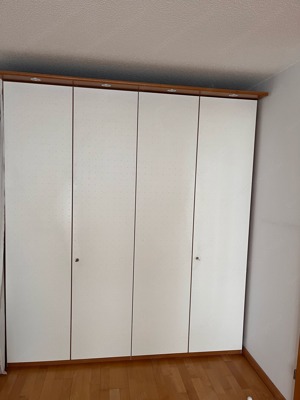 Weißer Schrank