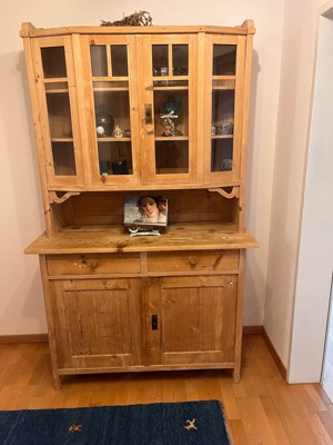 Schrank aus Holz