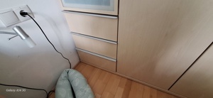 Schlafzimmer Schrank und Bett  Bild 4