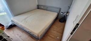 Schlafzimmer Schrank und Bett  Bild 2