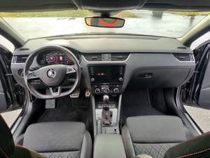 Skoda Octavia Combi RS 2,0 TDI DSG Bild 8