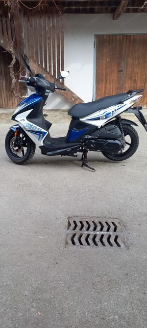 Roller Kymco 125ccm Bild 3