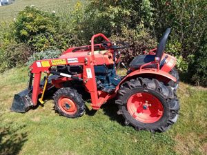 Kubota B 7000 Traktor Kleintraktor Schmalspur Landwirtschaft Schlepper Bild 2