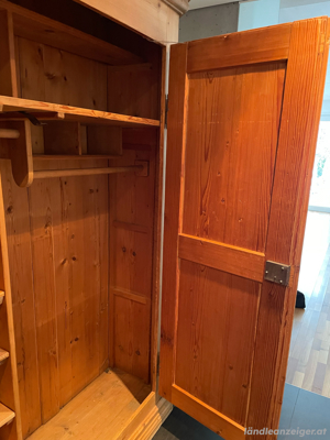 Antiker Schrank, restauriert Bild 5