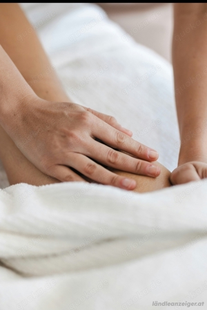 Ein einzigartiger Moment der Entspannung   eine wohltuende und sanfte Massage Bild 4