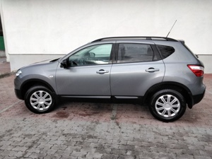 Nissan Qashqai 1,6 16V 360 2WD, grau 87.000 km, Zulassung bis Dezember 2025 Bild 2