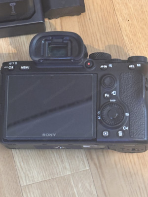 Sony Alpha A7 III 24,2 MP Spiegellose Kamera - Schwarz  Bild 2