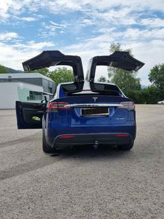 Tesla Model X Bild 2