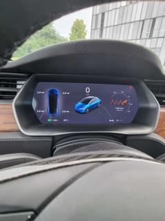 Tesla Model X Bild 8
