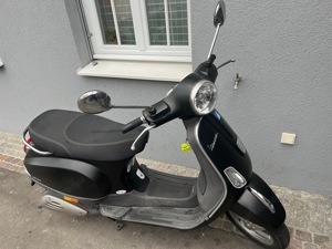 Verkaufe schwarze Vespa LX 50 Bild 2