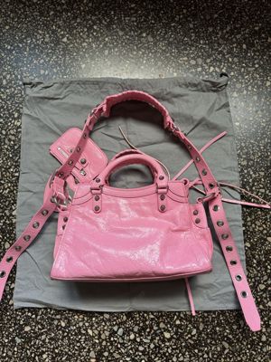 Balenciaga Le Cagole kleine Tasche in rosa, fast neu