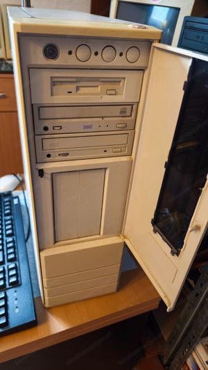 Amiga 4000T mit Picasso IV, Ariadne, CyberStom MK3 Power PC und Kickstart 3.2.2 Bild 2