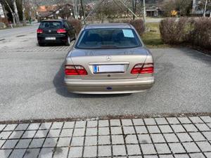 Mercedes-Benz E-Klasse Bild 3