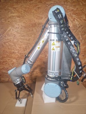 UNIVERSAL Robots UR10 (sn 2018300316)