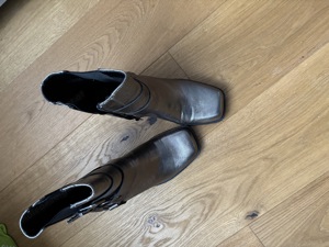 Verkaufe neue Stiefelette Gr. 39 Bild 2