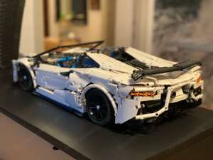 Lamborghini Aventador SVJ Roadster (1:8) Bild 2