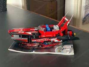 LEGO Technic Rennboot (42089) Bild 3