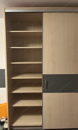 Kleiderschrank aus Ahorn Bild 2