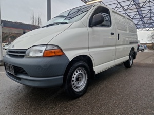 Toyota Hiace 2,5 TD  ! 69000km! 1. Besitz!   Bj:2002  Bild 2