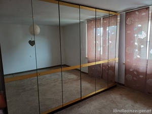 Glas Kleiderschank zu verschenken. 220 cm hoch, 292 cm breit