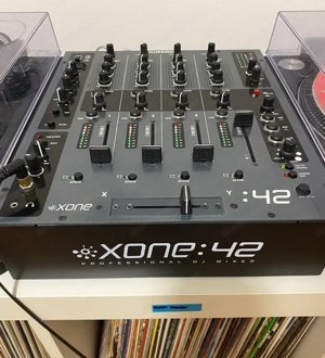 Allen & Heath Xone 42 DJ-Mixer (Mischpult)