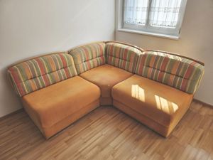 Verschenke Ecksofa bzw. Couch.