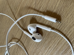 APPLE EarPods mit Lightning Anschluss Bild 2