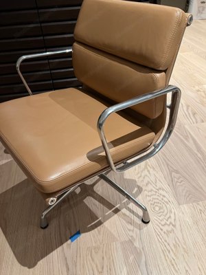 Vitra Soft Pad EA 208 Camel Stuhl