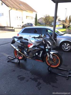 Aprilia RSV 1000 Bild 2