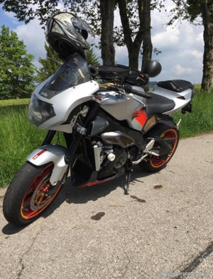 Aprilia RSV 1000 Bild 3