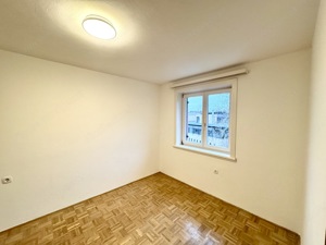 Charmante 2-Zimmer-Wohnung mit Balkon und Bergblick Bild 4