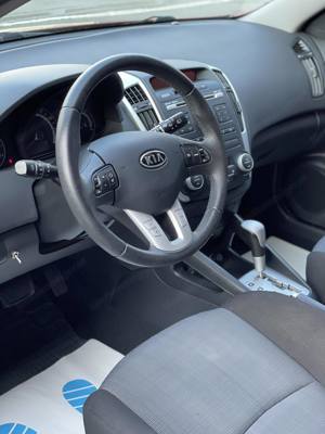 Kia Ceed SW   cee'd SW 1,6 Aut. Active Nur 43 Tkm Bild 6