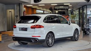 Porsche Cayenne Platinum Edition Monatlich AB: 500,-  Bild 2