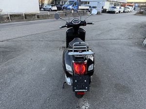 Vespa 300 GTS Abs aus erster Hand mit nur 894 km Neuzustand! Bild 6