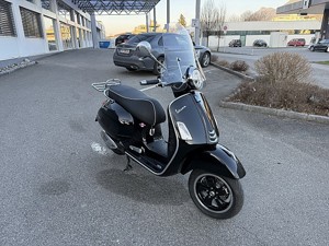 Vespa 300 GTS Abs aus erster Hand mit nur 894 km Neuzustand! Bild 3