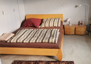 Doppelbett Vollholz Ahorn incl. Lattenrost und Matratzen + 2 Nachtkästchen