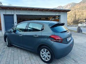 Peugeot 208 Bild 2