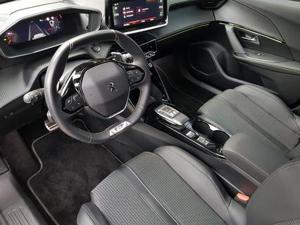 Peugeot 2008 GT 1,2 Automatik 96KW/130PS Navi, SHZ, AHK 96 k... Bild 9