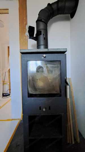 Holzofen Fireplace inkl. Steinplatte, Ofenventilator, Ofenrohr und Bodenplatte Bild 2