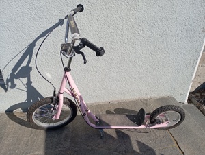 Scooter mit großen Rädern