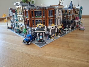 LEGO Buchhandlung 10270 Bild 2