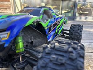 Traxxas Maxx 4S 1 10 RC Monster Truck v Bild 2